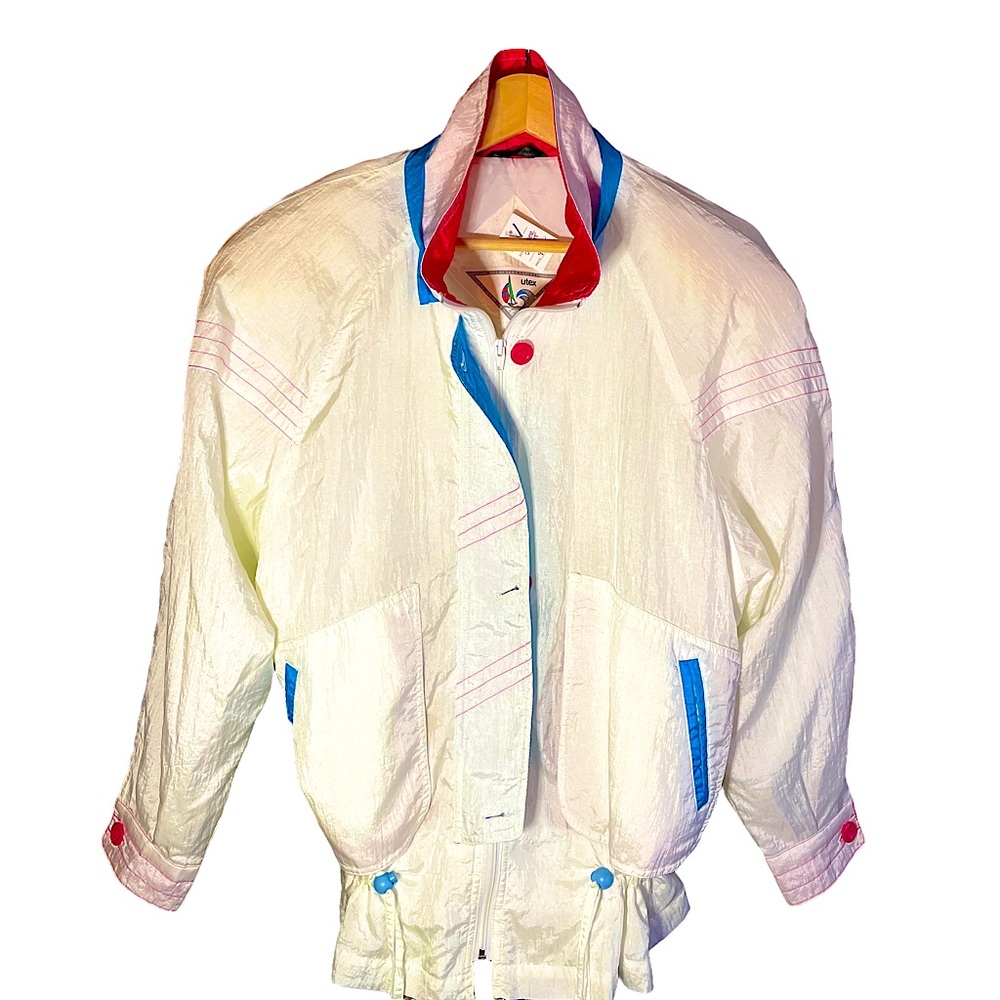 ⭐️ Vintage White Bomber-style Windbreaker